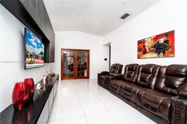 Building Photo - 1025 NW 128th Ct