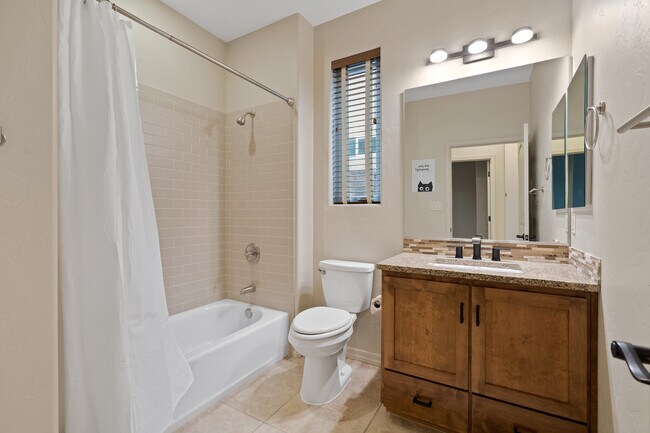 Building Photo - 1981 Sunview Ct