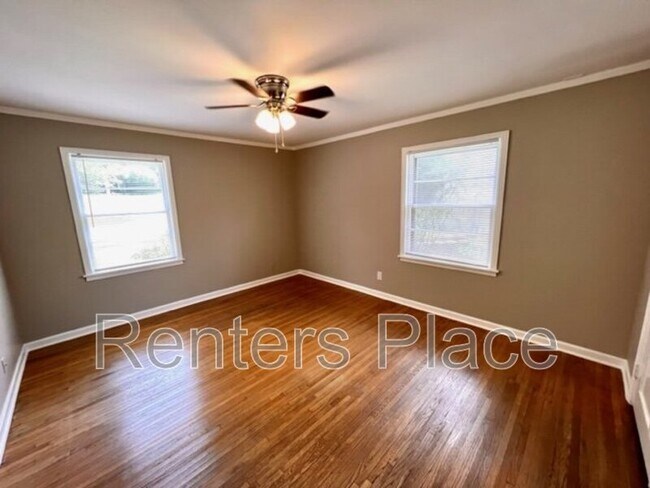 Building Photo - 3315 S Lewis Ave