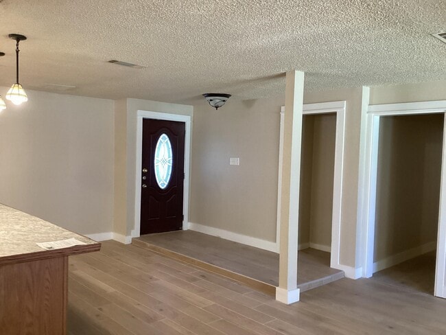 Building Photo - 2511 Peaceful Valley Dr