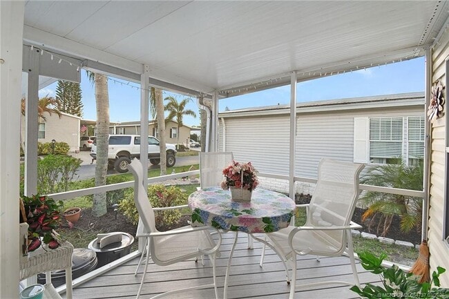 Building Photo - 7073 SE Birchwood Ln