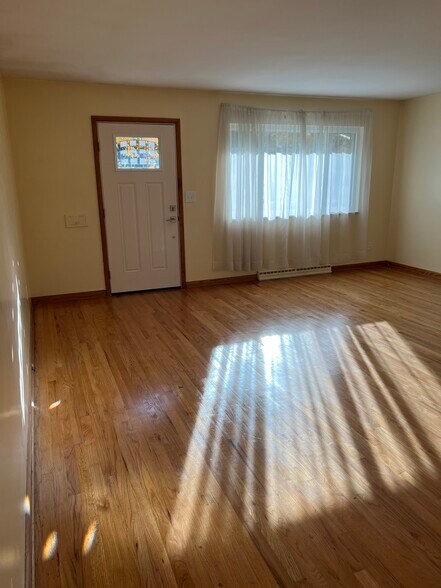 Building Photo - 22 Ansel Ave