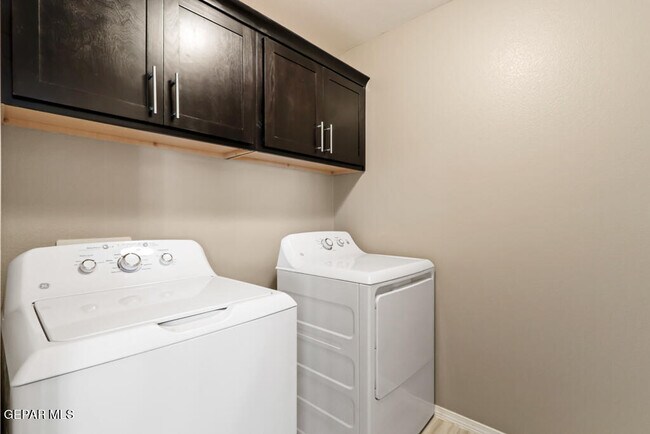 Building Photo - 1908 Thomas Lackland St