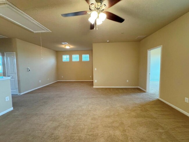 Building Photo - 2880 Donnell Dr