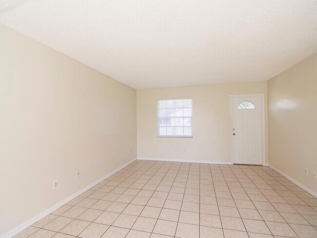 Building Photo - 1190 SE Puritan Ln