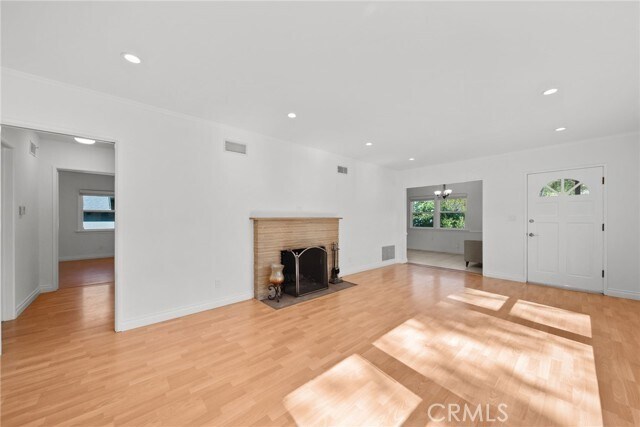 Building Photo - 10257 McVine Ave