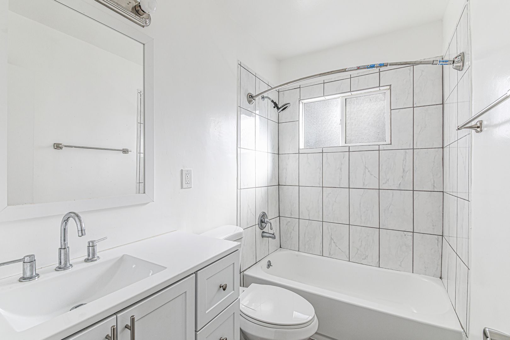 Building Photo - 147 S Magnolia Ave