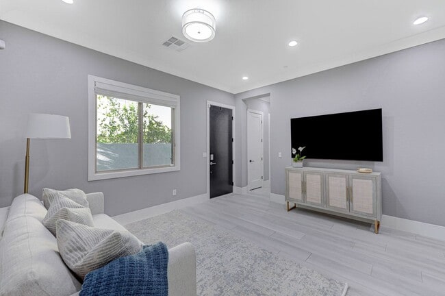 Building Photo - Distinctive Fully Furnished Estate in The Canyons!