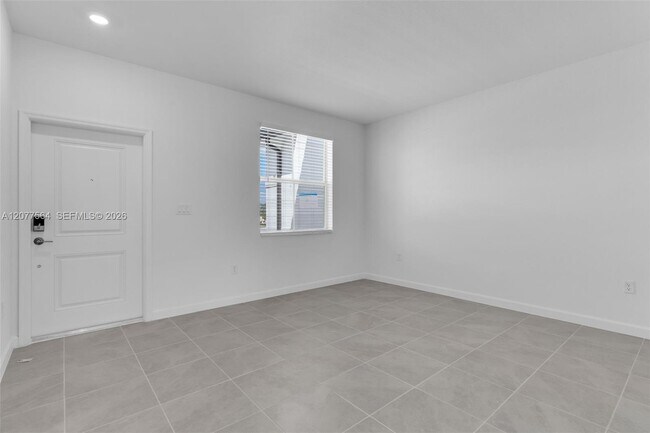 Building Photo - 2660 SE 28th St