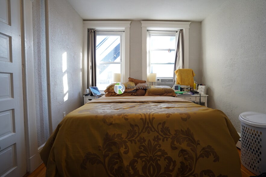 Building Photo - 81 Empire St