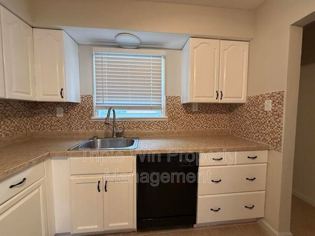 Building Photo - 1045 N Florissant Rd