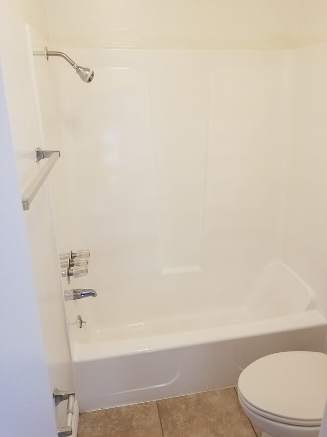 Bathroom 03 - 9618 Exposition Blvd