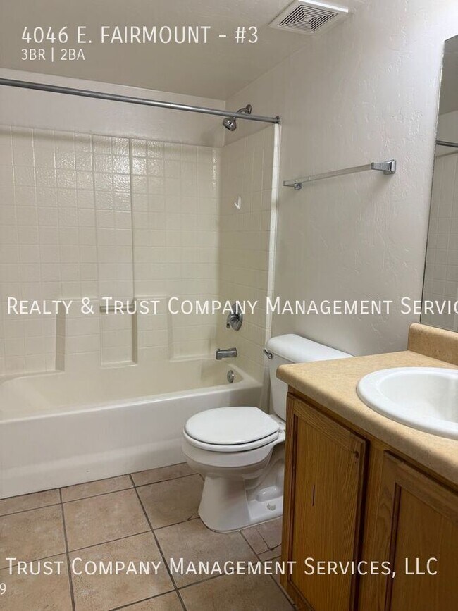 Building Photo - 4046 E. FAIRMOUNT-#3