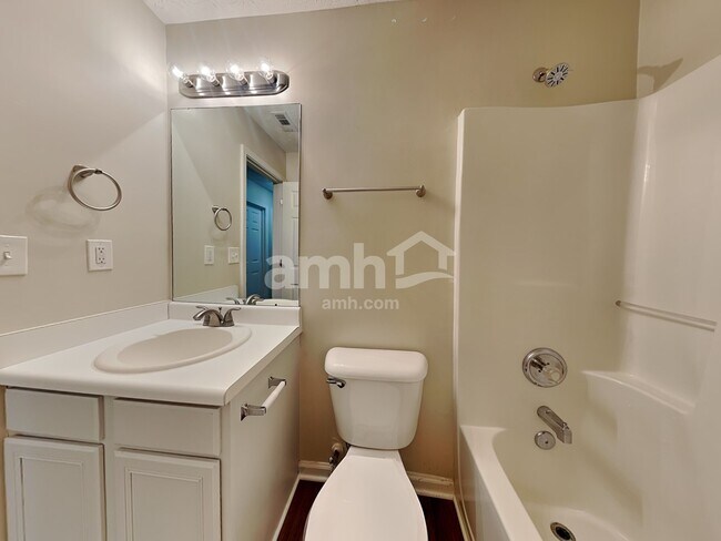 Building Photo - 3670 Sugarbrook Dr