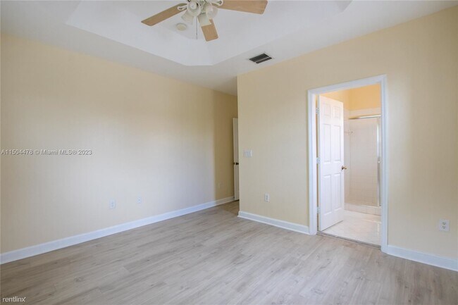 Building Photo - 3 br, 2 bath House - 1555 NE 33rd Rd # 113...