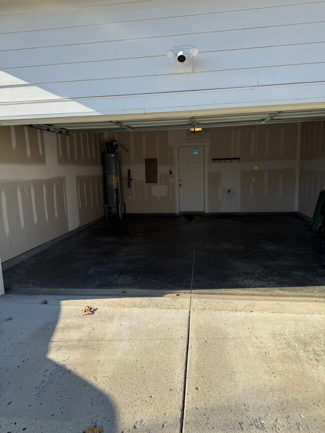 Building Photo - 689 Hickory Industrial Dr