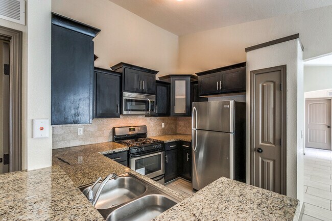 Building Photo - Home For Rent