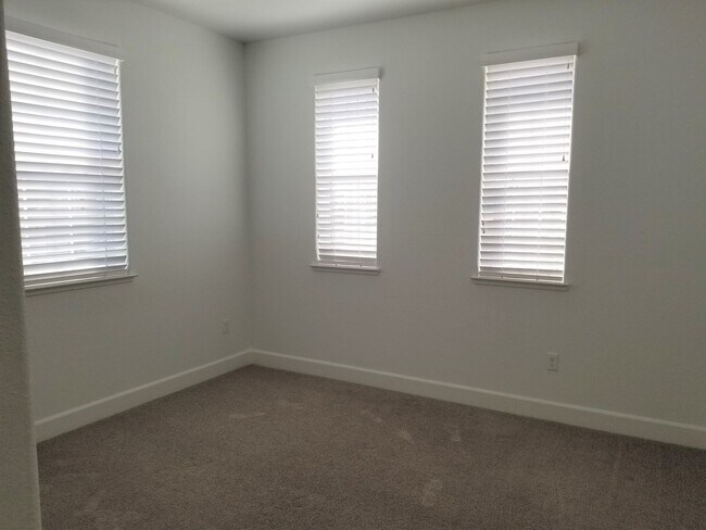 Building Photo - Condo For Rent in Gardnerville
