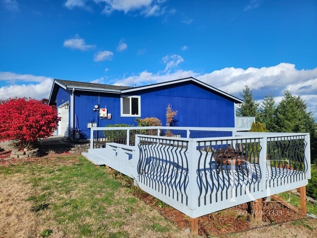 Building Photo - Rambler with 2-Car Garage, RV/Boat Parking...