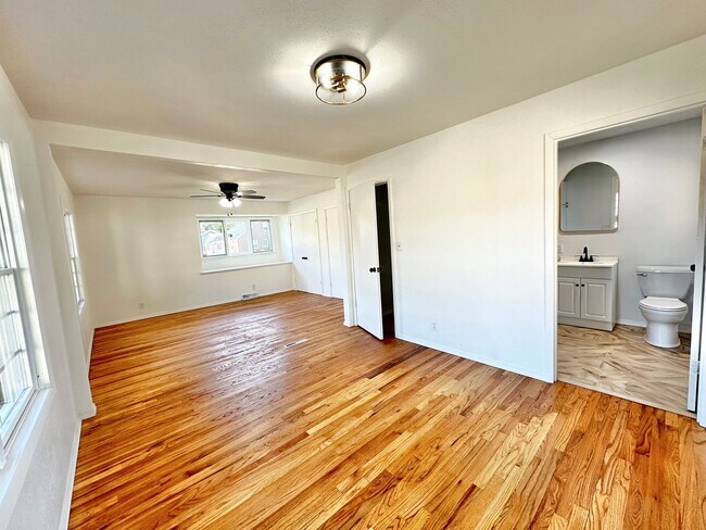 Building Photo - Modern 3+ Bedroom House in Cooper School N...