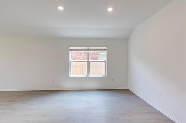 Building Photo - 105 Imola St