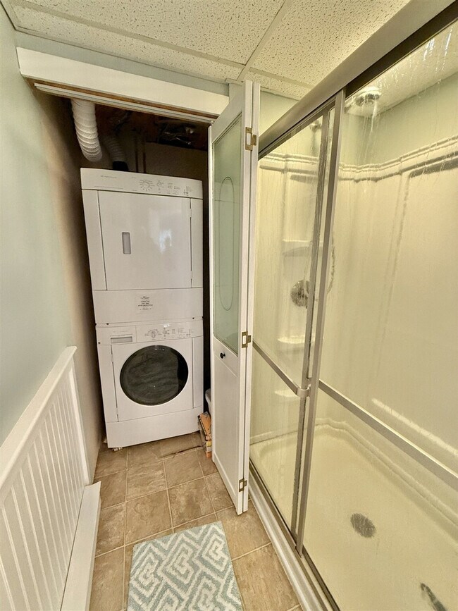 Building Photo - 28 Beach St