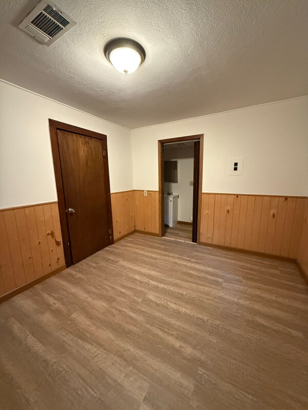 Building Photo - 914 Leblanc St
