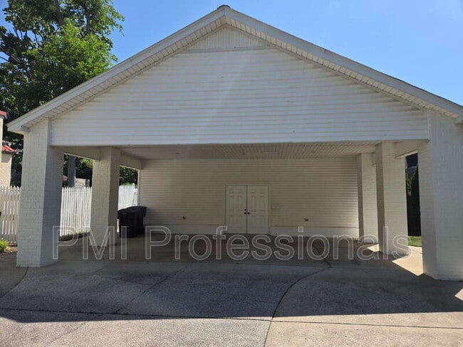 Building Photo - 401 E Main St