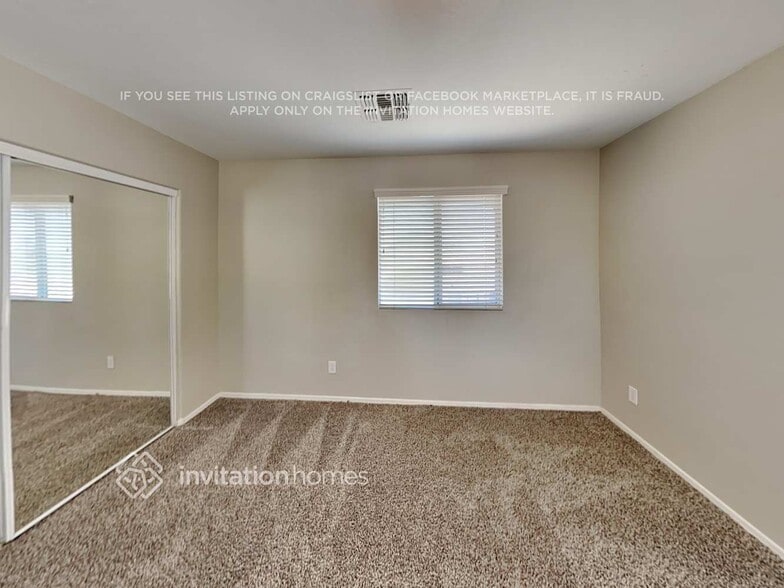 Building Photo - 2812 S 100th Dr