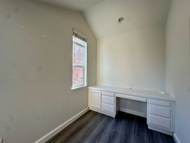 Building Photo - STYLISH SPACES FACING A GREENBELT DETACHED HOME | BLOCKS FROM EVERYTHING