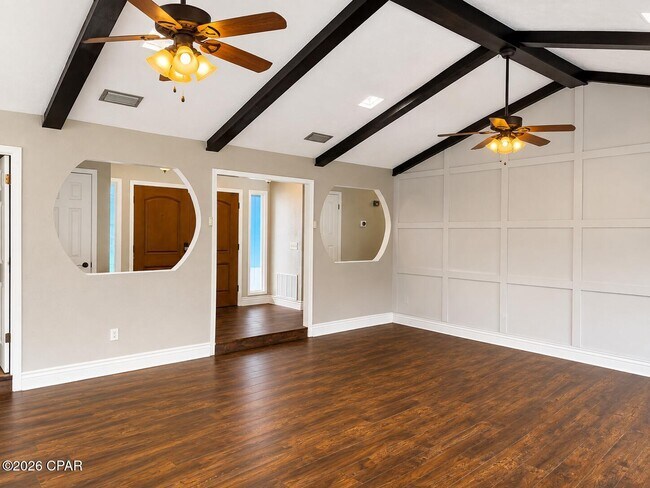 Building Photo - 3015 Longwood Cir