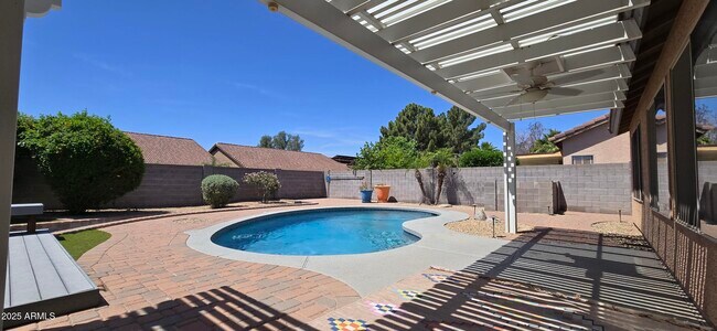 Building Photo - 4117 W Menadota Dr
