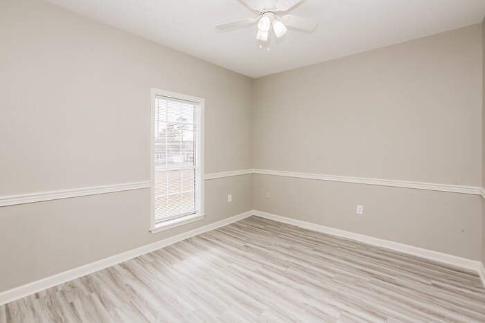 Building Photo - 206 Overland Ln