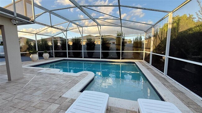 Building Photo - 175 Cloverdale Rd