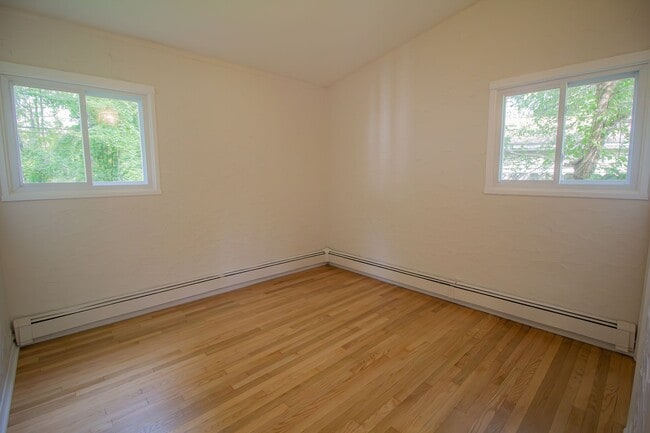 Building Photo - Newly Renovated 3 BR - 1 BA Ranch in Latham