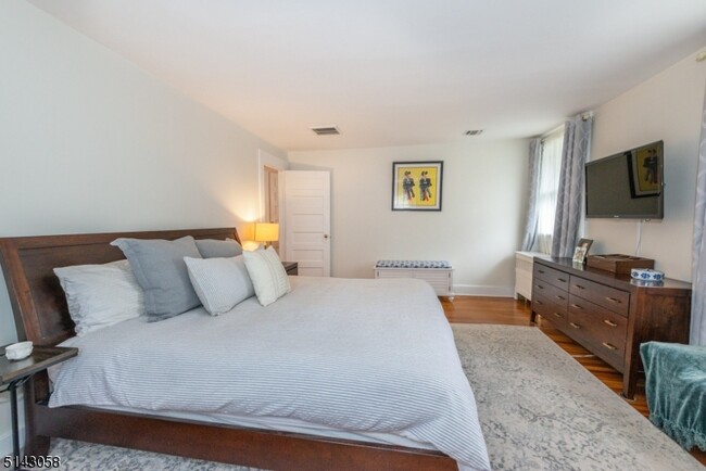 Building Photo - 276 Bay Ave