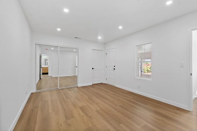 Building Photo - BEAUTIFUL CORNER HOUSE IN THE HEART OF VAL...