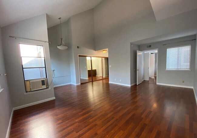 Building Photo - CAMPBELL - Spacious townhome with central ...