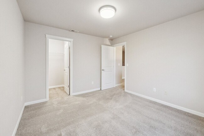 Building Photo - Well maintained 4-Bedroom 2.5 bath Graham home w/ Multiple Living Areas