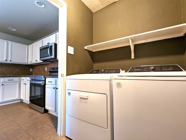 Building Photo - 9898 Dartmouth Dr
