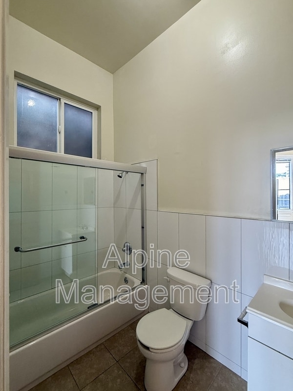 Building Photo - 2315 Mission St