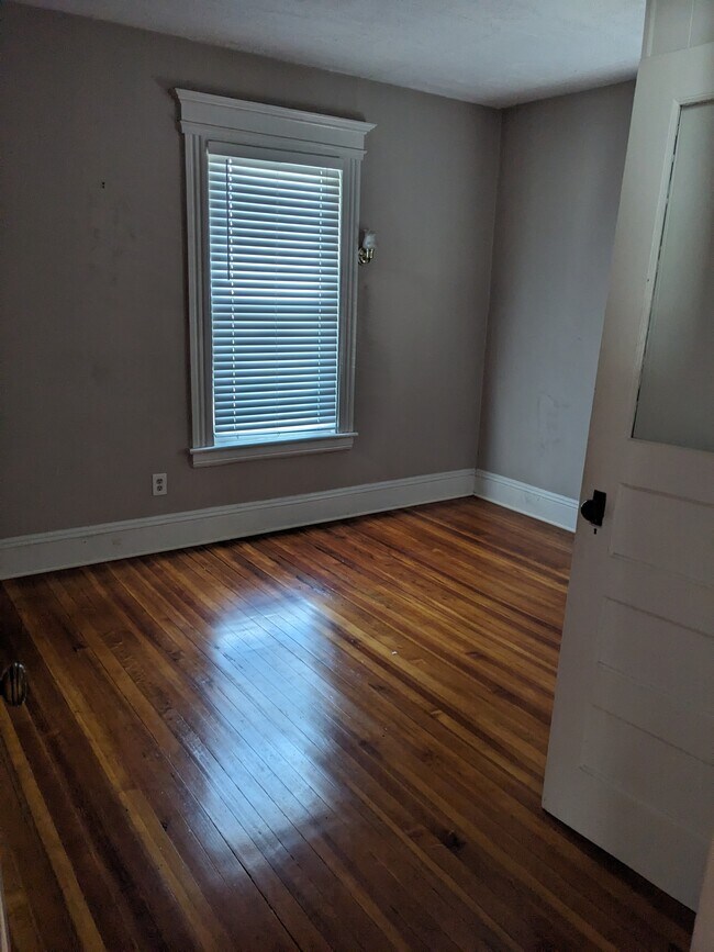 Building Photo - 2870 Fairfield Ave