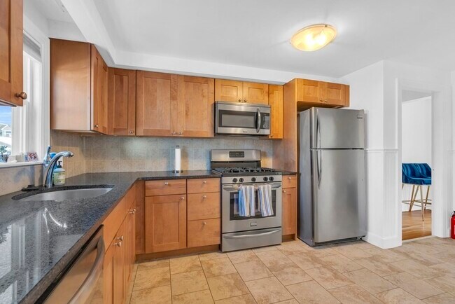 Primary Photo - 898 Adams St