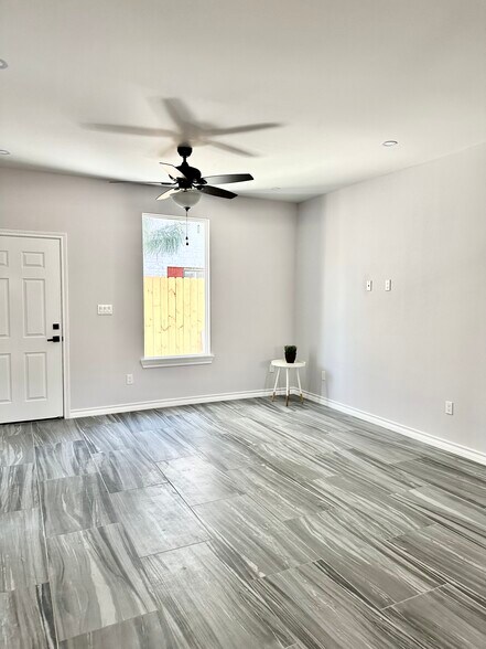 Building Photo - 1105 E Madison Ave