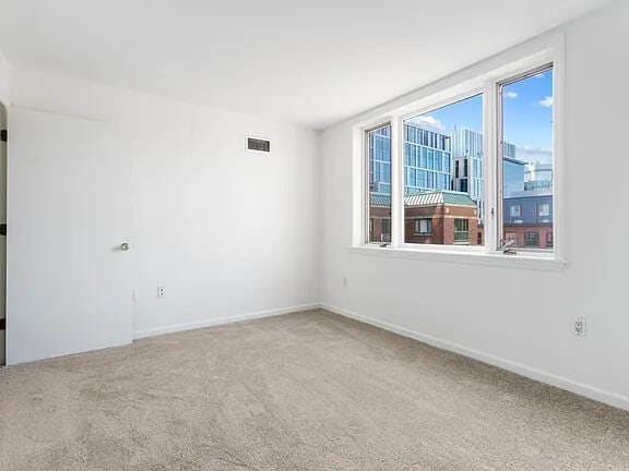 Building Photo - 10 Rogers St