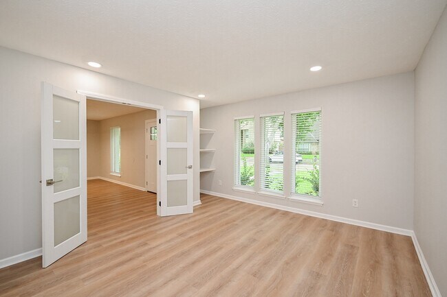 Building Photo - 2818 Green Fields Dr