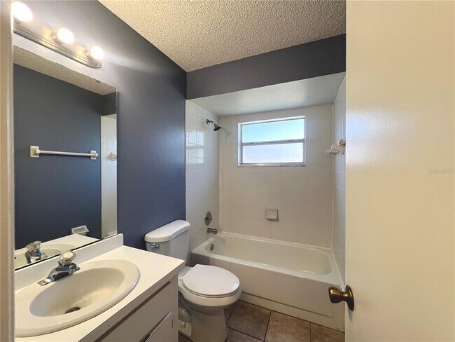 Building Photo - 818 Sleepy Harbour Dr
