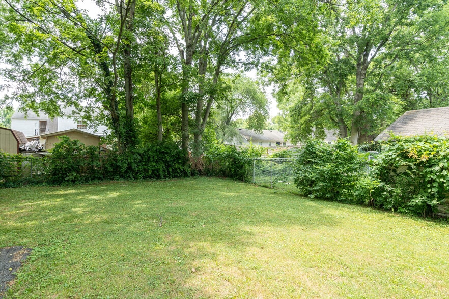 Building Photo - 253 Thuss Ave