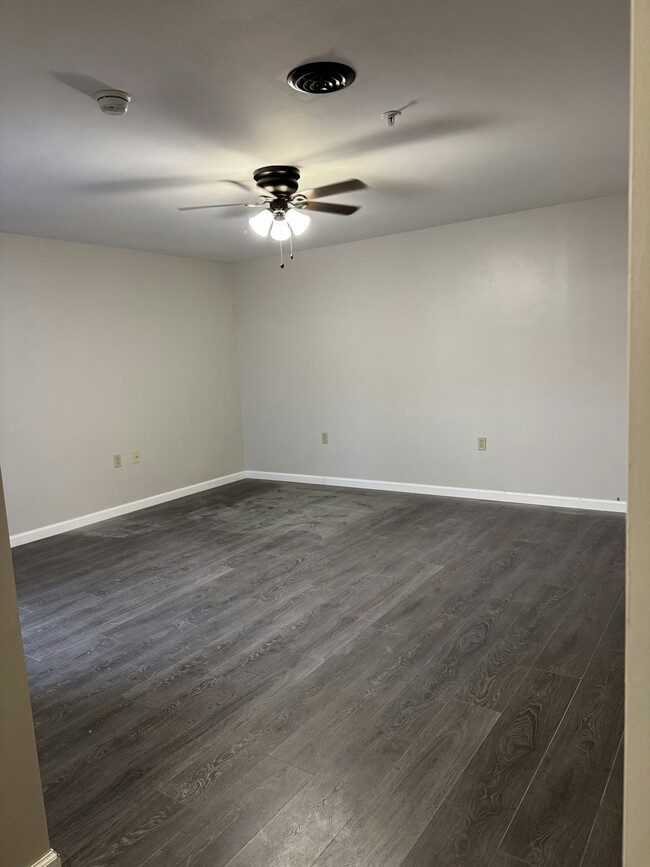 Building Photo - 355 S Main St