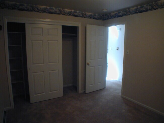 Building Photo - House For Lease